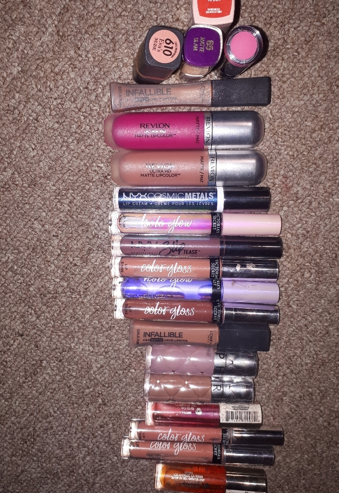 Hi im selling vs & nyx & other brands lipsticks av